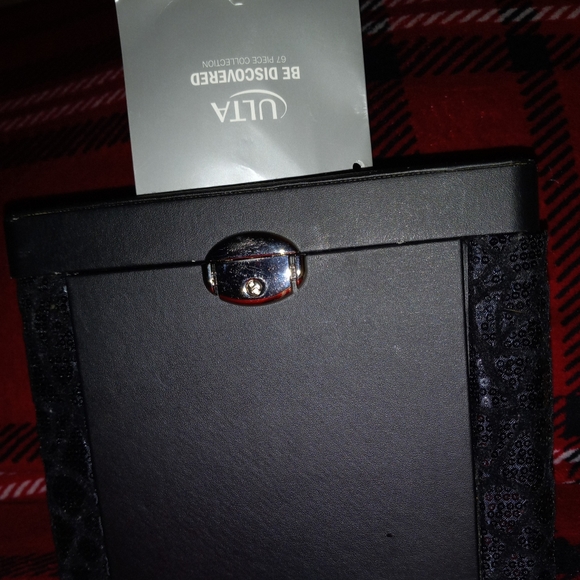 ULTA BE DISCOVERED MAKEUP COLLECTION - Picture 7 of 8